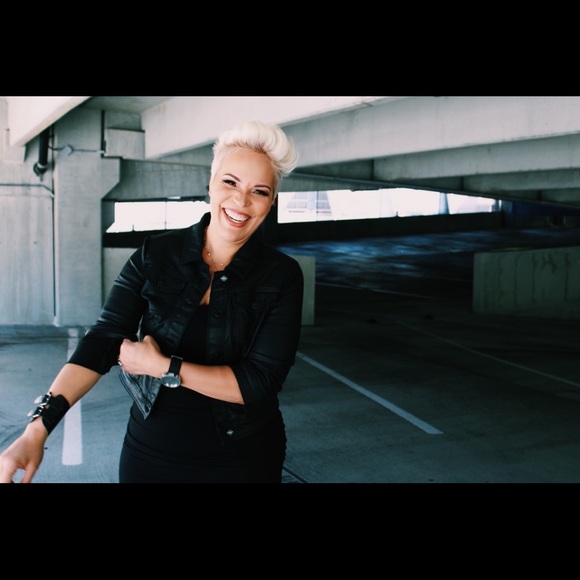 Meet your Posher, Rae - Picture 2 of 3